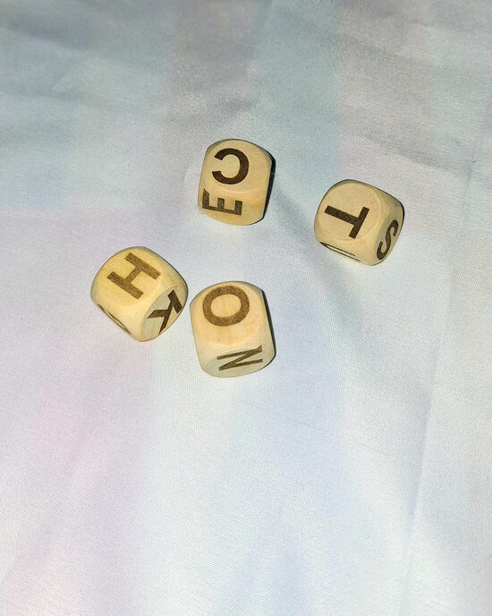 Metamie kauliņi — alfabēts