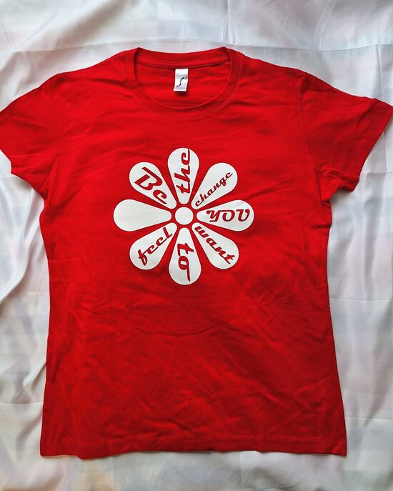 T-krekls ar apdruku — be the change WL