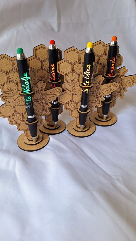 Pildspalva ar statīvu — personalizēts